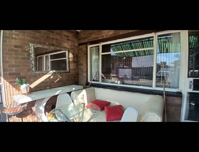2 BEDROOM FLAT FOR SALE IN VEREENIGING CENTRAL